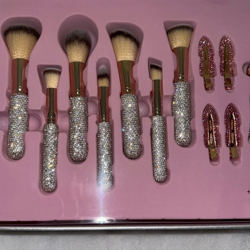 2024 Glitz & Glam Christmas holiday 31 piece essential brush collection 🎀💎 - Picture 6 of 16
